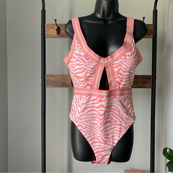 Sanctuary Modern Kitty Cutout One-Piece Bright Peachy animal print size L NEW - Picture 2 of 7